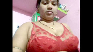 Watch a Desi bhabi's solo performance on Videomarge