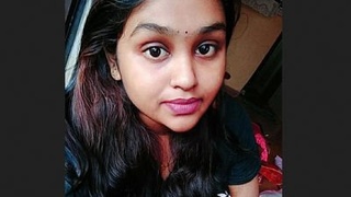 Tamil bhabhi's attractive features in a steamy video