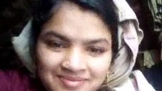 Watch a sexy Indian woman in her natural nude solo video