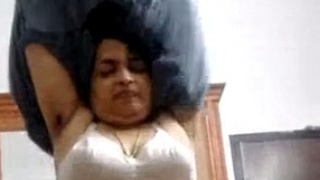 See a naked Kerala aunt in solo video