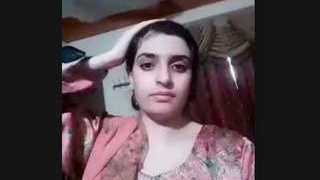 Pakistani wife takes sexy selfies for her fans