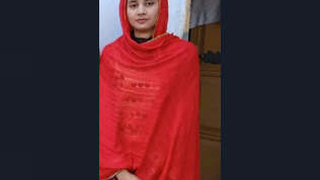 Pakistani wife flaunts her beauty in a steamy video