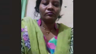 Bengali bhabhi's photo and video calls in HD