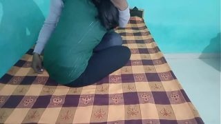 Cute Indian girl gives a blowjob and jerks off in xxx video