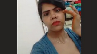 Indian girl records sexy selfies for her boyfriend's video