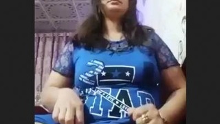 Desi wife's pussy gets a nice pounding