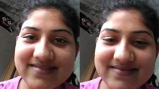 Indian girl flaunts her big boobs in online video