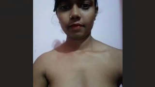 Desi girl captures her beauty in a nude selfie