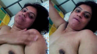 Horny Desi bhabhi takes nude selfies for boyfriend