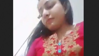 Sensual Bhabi gets wet and wild with her wet pussy