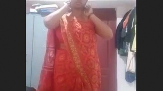 Mature bhabhi's love for her lover captured in a video