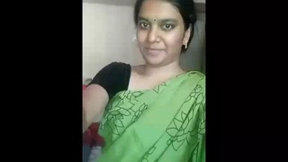 Desi bhabhi in a sexy saree shows off her big boobs and curves