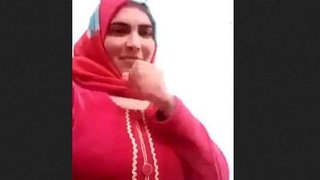 Desi aunty's big boobs in hijab