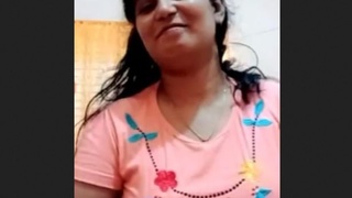 Desi bhabi with big boobs flaunts her fingering skills