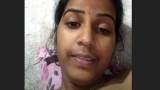 Bhabhi gets lots of cum in this fingering video