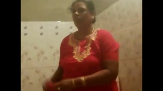 Indian aunty's nude bath and dress change in hidden camera video
